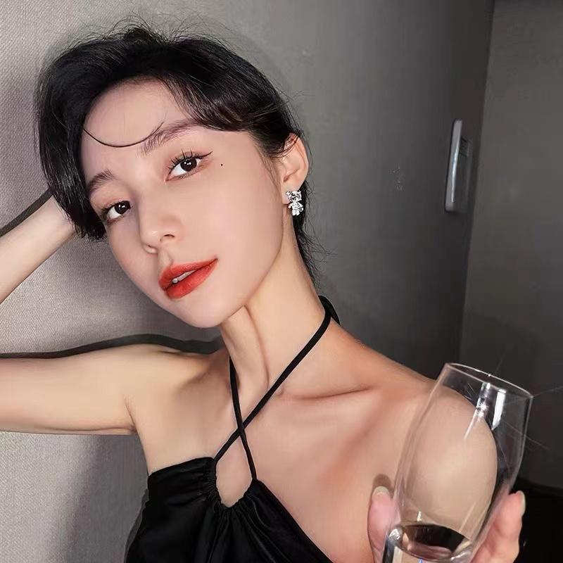 New Fashion Trend Unique Design Geometric Elegant Delicate Asymmetric Bear Zircon Heart Stud Earrings Women 'S Jewelry Gifts