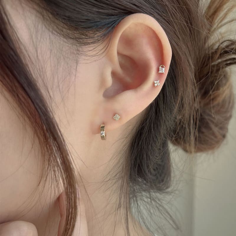 youngglow 14k cubic lock piercing