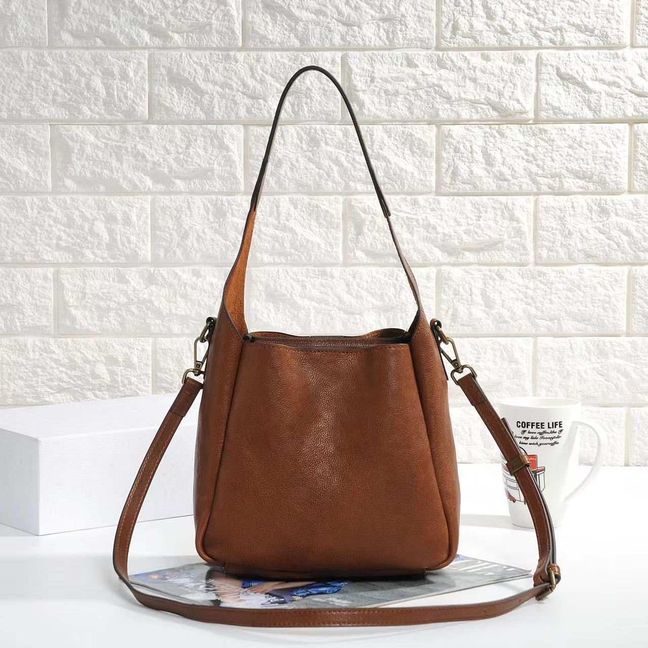 

2024 New simple and fashionable casual bag European retro large-capacity Douyin same bag shoulder messenger bag 23CM коричневий
