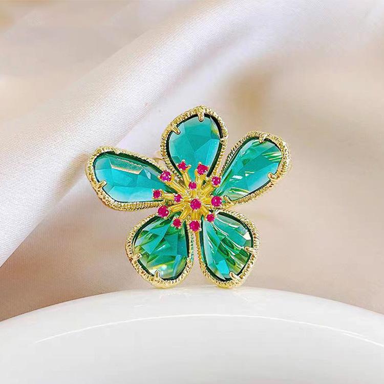 

Exaggerated Crystal Flower Ring with Feminine Charm Fashionable Open Ring Design Index Finger Ring opening adjustable