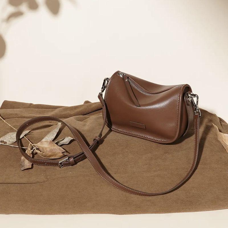 Winter new fashion light luxury wrist diagonal span shoulder women s bag