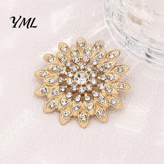 Women Jewelry Accessory Sparkling Rhinestone Sunflower Brooch, Golden Plated Floral Lapel Decorative Coat Brooch Pin, Dainty Clothing for Girls Hollow