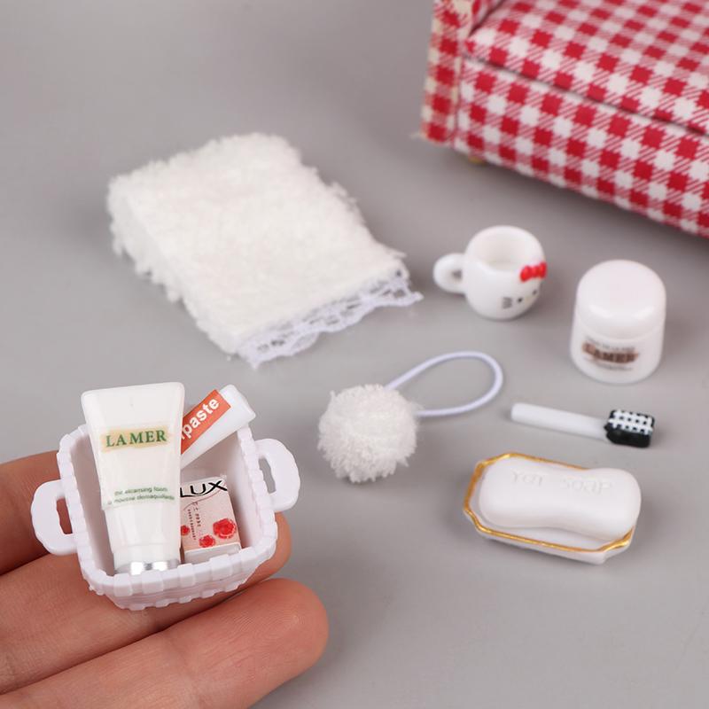 1/12 Dollhouse Mini Simulation Kt Cat Toiletries Cosmetics Kit Dollhouse Bathroom Decor Micro Scene Construction Props Kid Toy