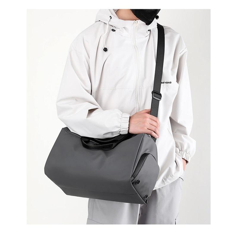 Short Distance Travel Bag Shoulder Messenger Bag Men's Casual Large Capacity Dry And Wet Separation Salute Fitness Bag Travel Bag