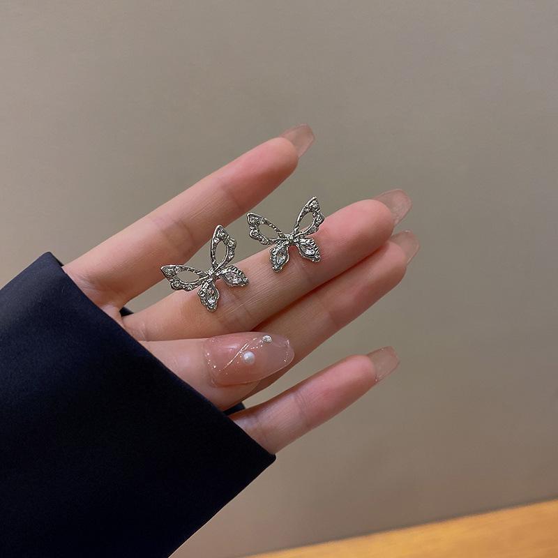 Elegant Sparkling Diamond Butterfly Stud Earrings for Women - Fashionable, Sweet, and Trendy Light Luxury Style
