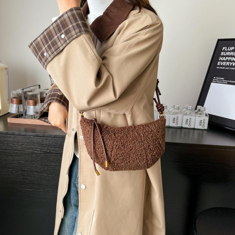 New lamb wool color matching half-moon bag hairy underarm bag women's lazy wind dumpling shoulder bag