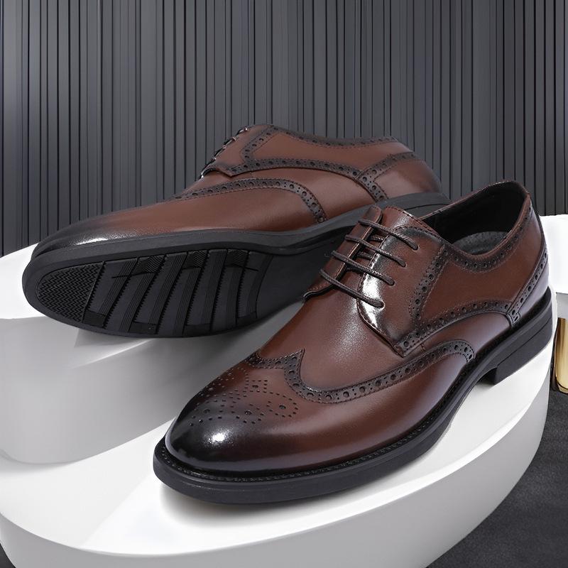 2023 Men's Brogue Carved Leather Shoes: British-Style Formal, Breathable, Perfect for Business or Wedding.