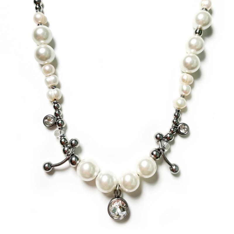 Dazzling Club Piercing Pearl Necklace