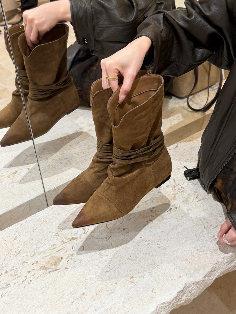 Guo Li retro pointed pile boots women's new inner heightening fashion boots medium heel short boots thin coffee Martin boots