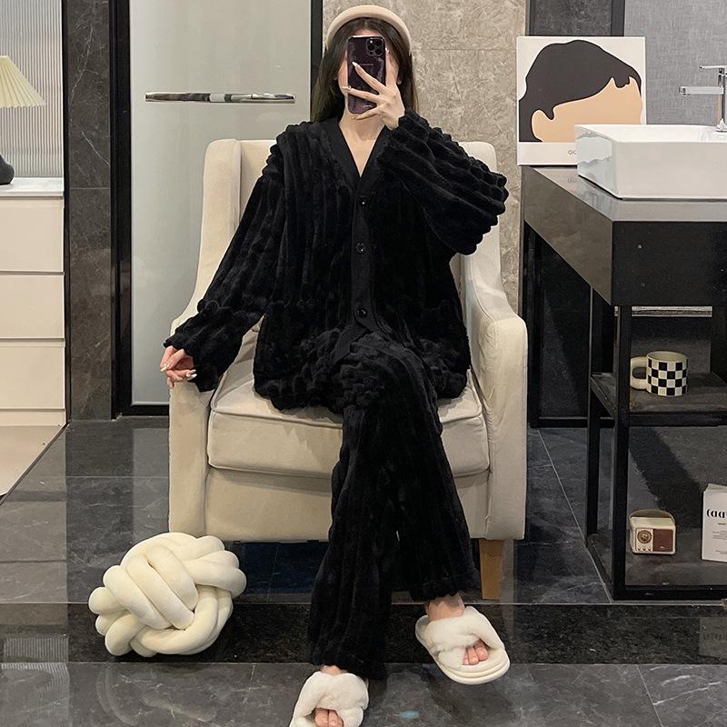 

Свободный пижамный комплект из фланели с V-образным вырезом для женщин – с длинным ворсом, однотонный, идеально подходит для осени и зимы. Size 2 (M, L)