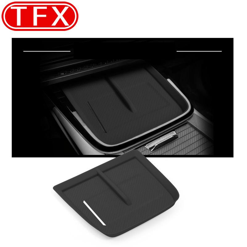 For Lynk & Co 08 Car Styling Central Control Wireless Charging Silicone Pad Central Storage Dustproof Mat Auto Acccessories