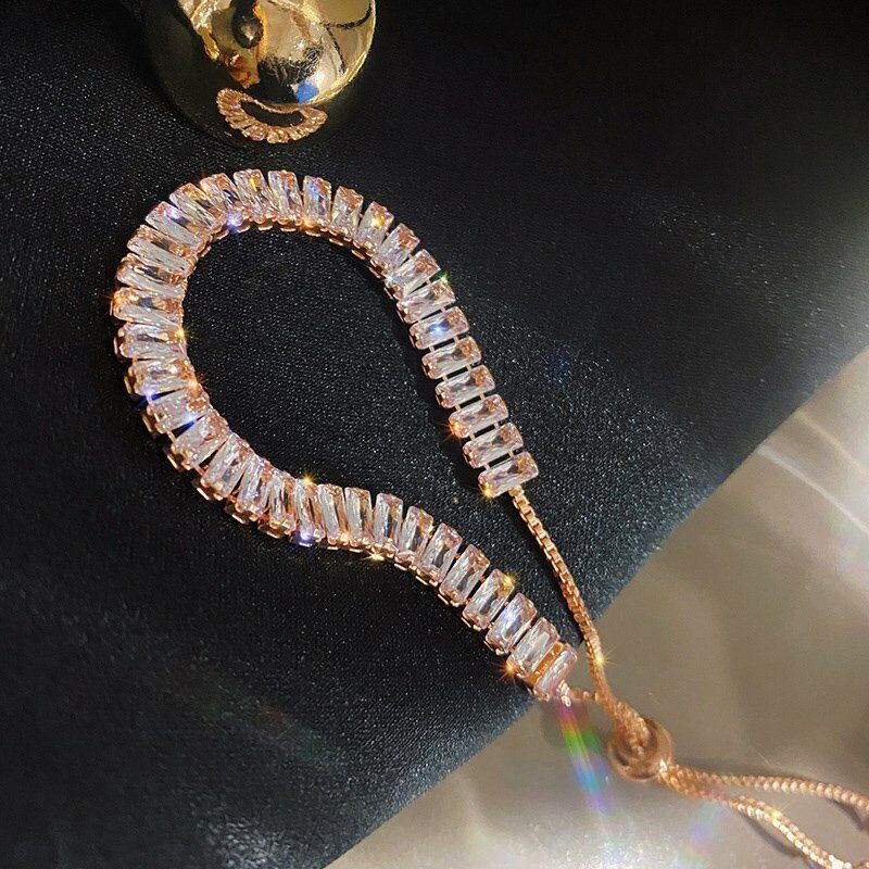 Quadratisches Zirkonimitat-Kristall-glänzendes Armband, verstellbares Damen-Schmuckgeschenk