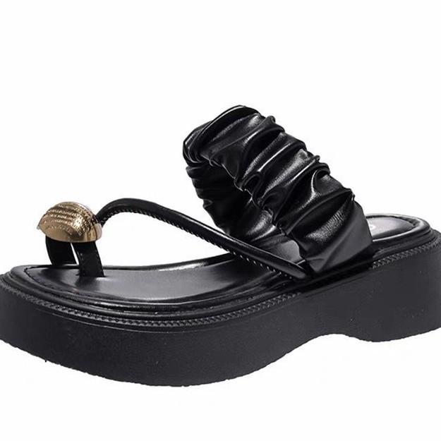 Slippers Women's Summer Outer Wear 2025 New Thick-soled High-end Feeling Seaside Beach Beautiful French with Skirt Sandals