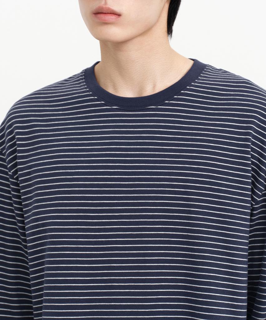 MUSINSA STANDARD Pin Stripe Relaxed Long Sleeve T-Shirt [Navy/White]