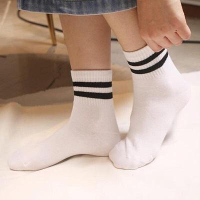 Zweifarbige gestreifte Socken 4 Farben Zweifarbige mitteldicke Streifen