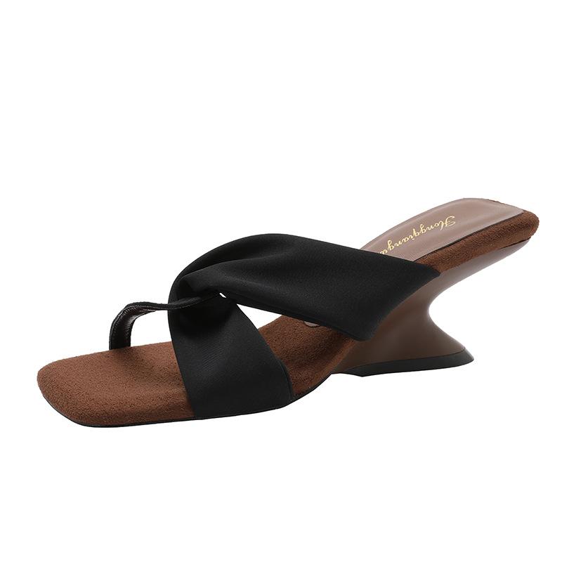 

Нишевый дизайн, танкетка, крутые шлепанцы, женские летние туфли на высоком каблуке, новые босоножки с квадратным носком и открытым мыском на высоком каблуке 40