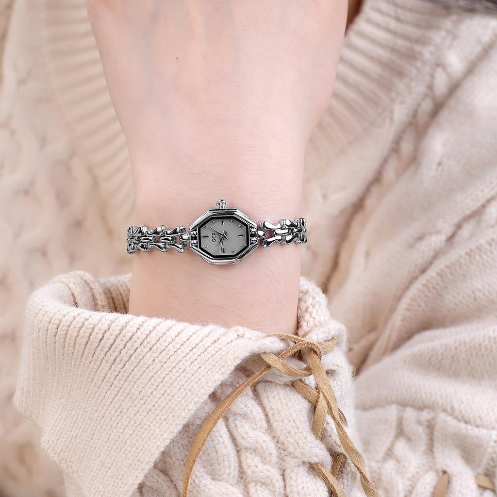 Small Exquisite Light Luxury Retro Bracelet Watch Niche High-End Sense Octagon Women'S Quartz Watch Zinc Alloy