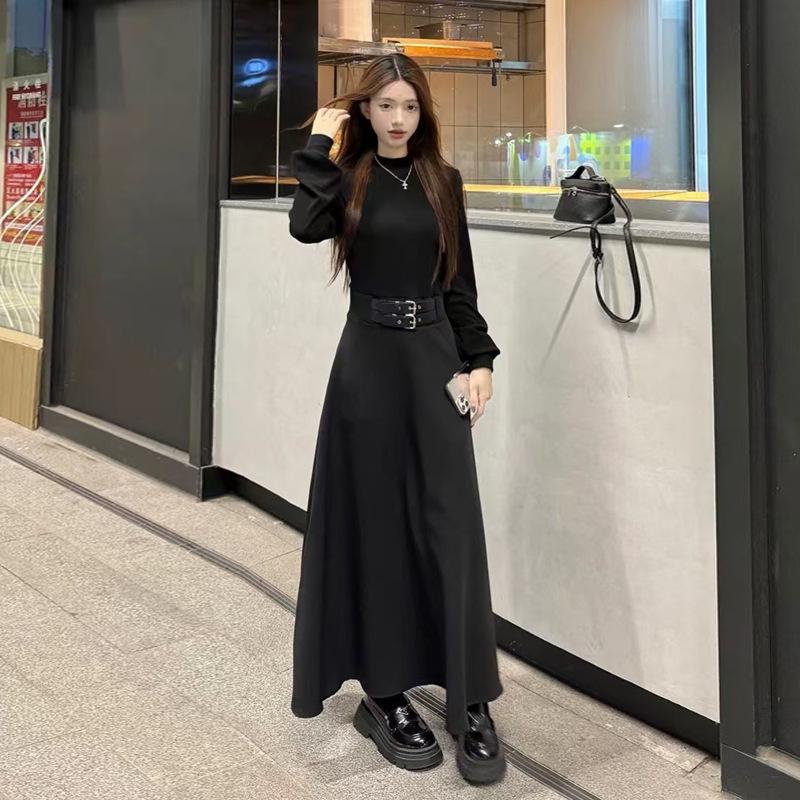 Women's Petite Black Long Sleeve Hepburn-Style Dress for Autumn/Winter, Half High Neck, High-End Feel.