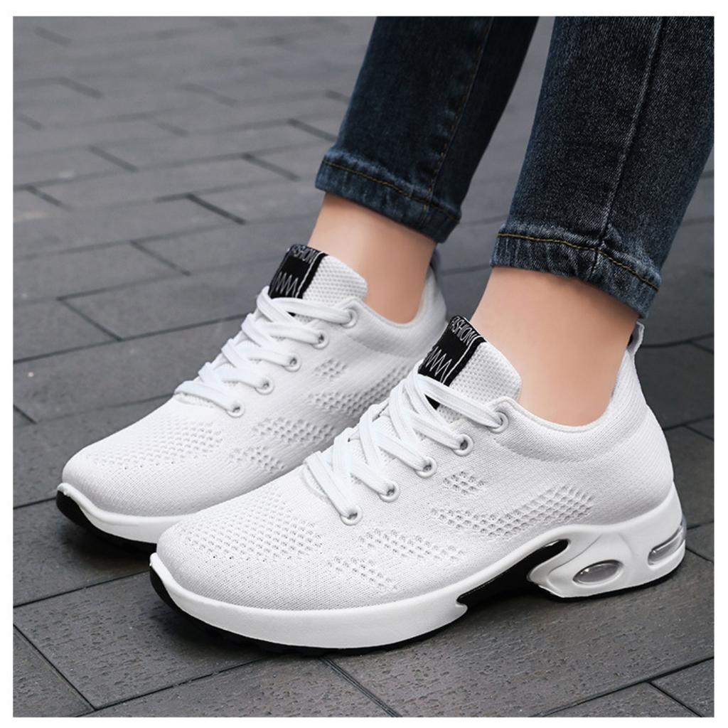 Damenschuhe mit weichen Sohlen, die die Füße nicht ermüden. Sommerliche Freizeitschuhe mit dicker Sohle, Übergröße, luftgepolsterte Sportschuhe