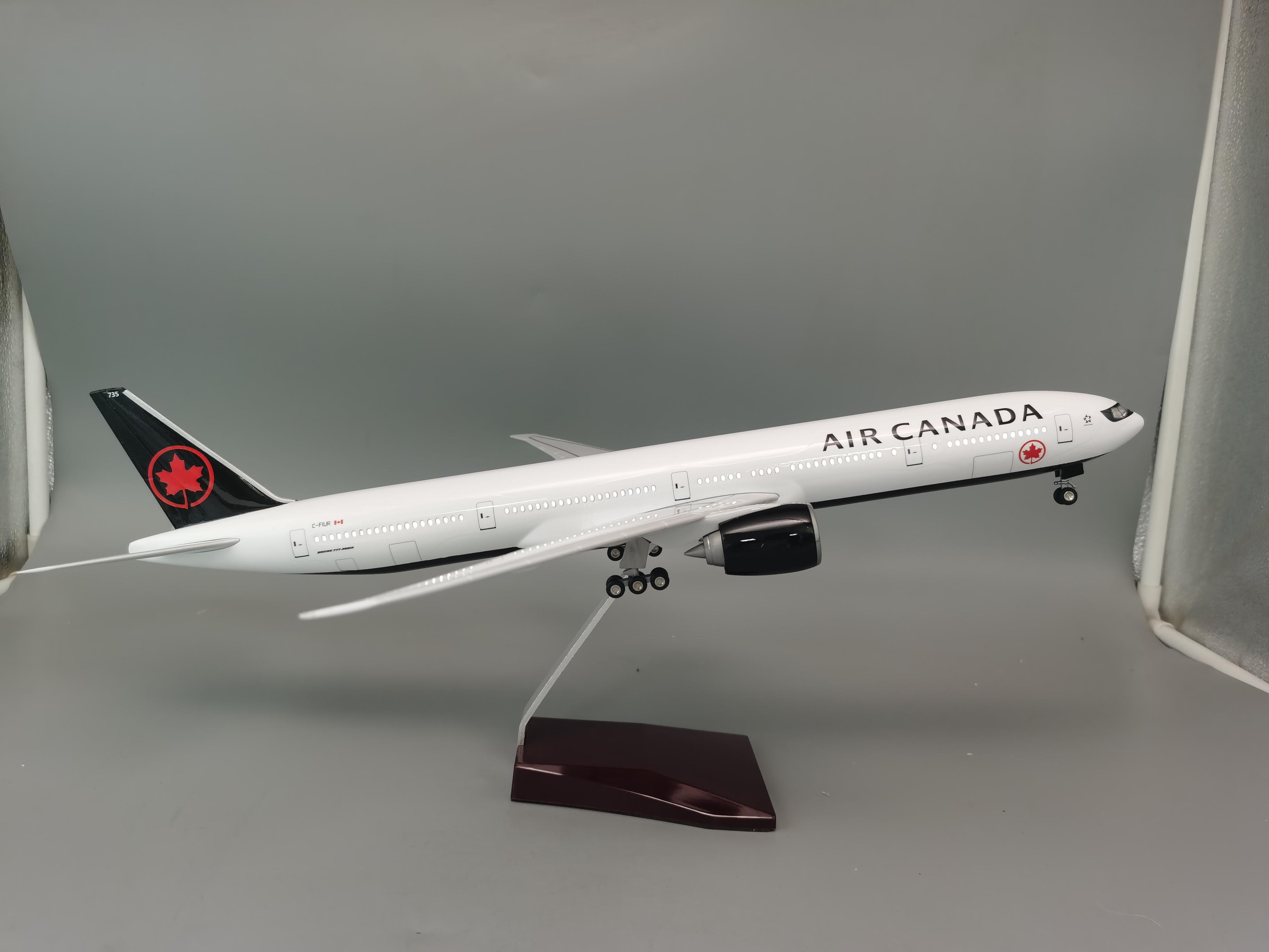 

Украсьте самолет для 777 Канадская модель самолета Модель самолета B777 Пластиковая смола Реплика Модель самолета для коллекции NO LED