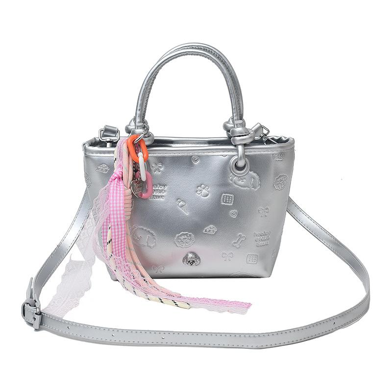

This year s popular new simple casual Korean graffiti embossed bucket bag fashionable texture versatile commuter messenger bag серебряный