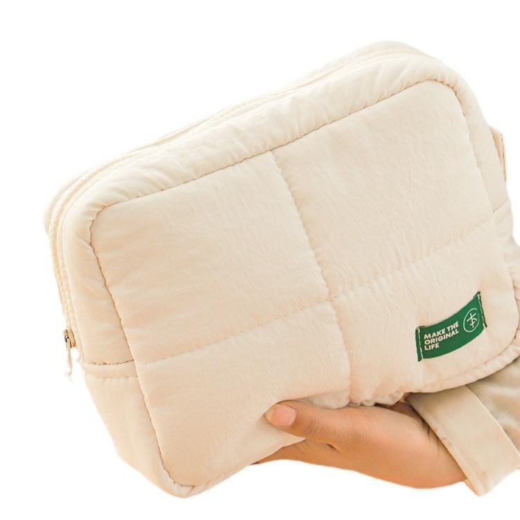 New Design Quilt Quilted Nylon Fluffy Shockproof Cosmetic Bag Cosmetic Storage Female Portable Makeup Bag Travel Vanity Wash Bag