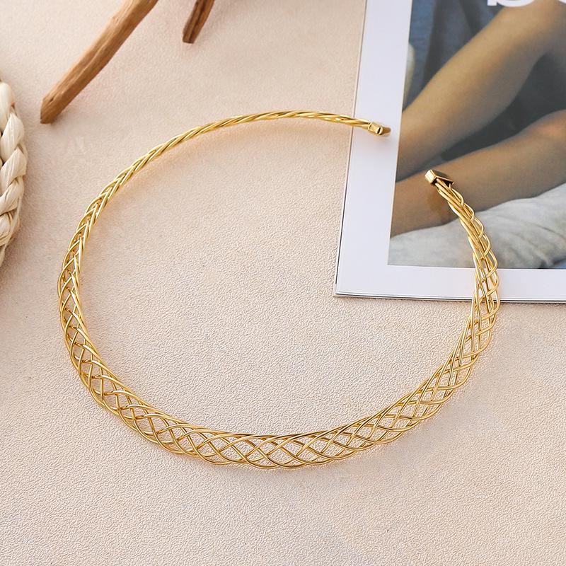 Versatile Ultra-light Titanium Steel Cutout Choker Necklace