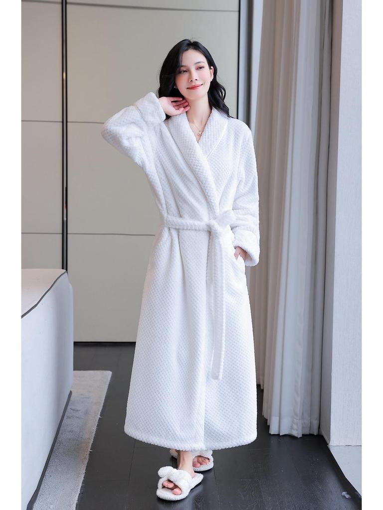 Comfortable Flannel Bathrobe: Thick Long Robe for Women & Couples In Autumn/Winter