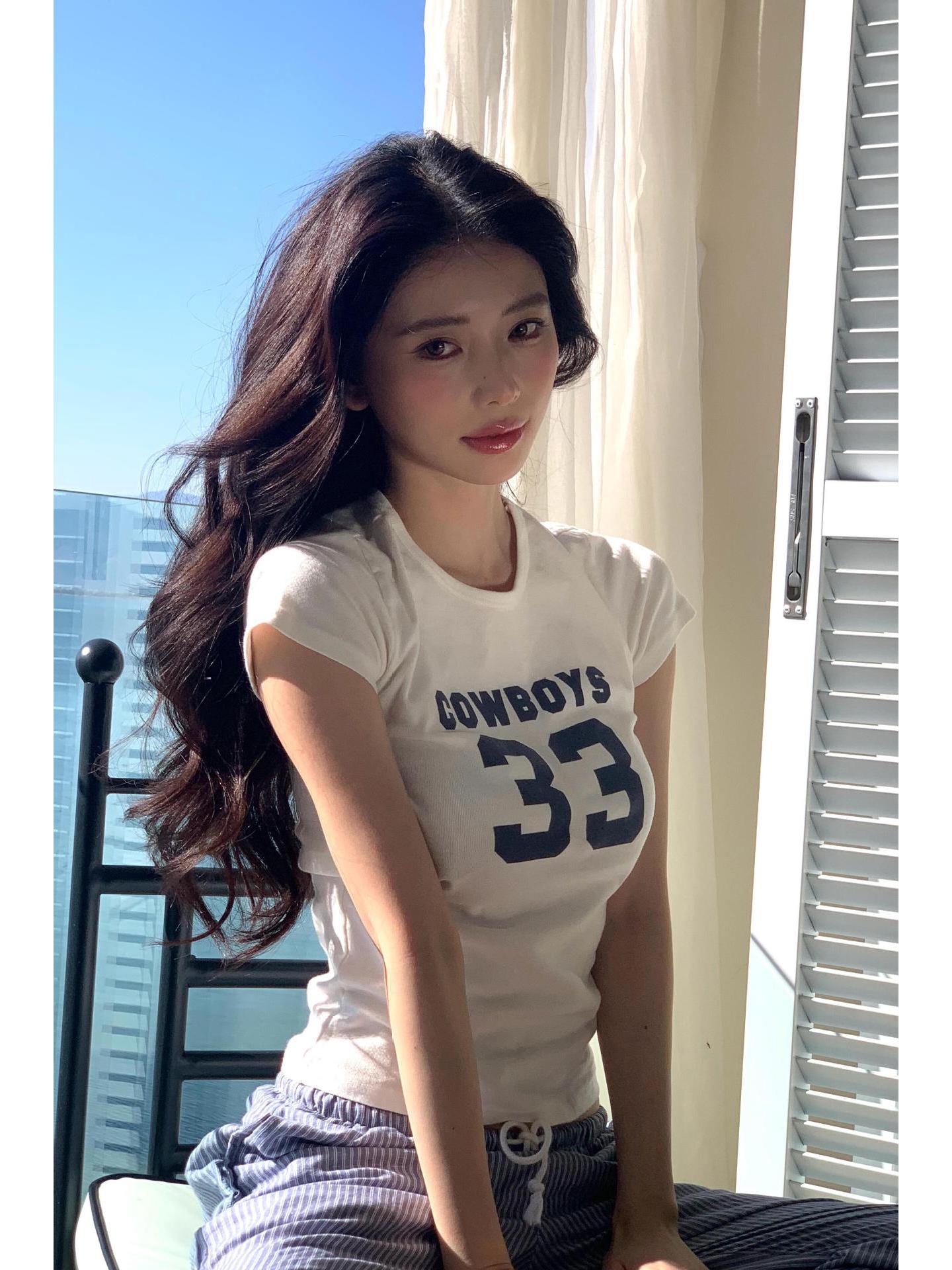 

Женская футболка с круглым вырезом, принтом цифр, приталенная, весна/лето 2025 S белый