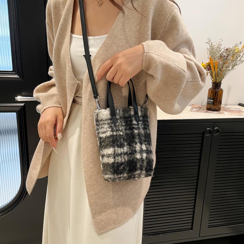 2025 winter woolen stitching fashionable plaid texture new new cross-body shoulder portable small square bag women