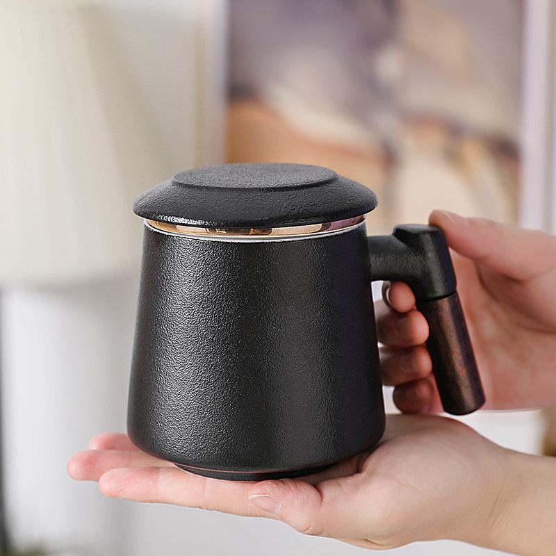 Wooden Handle Ceramic Filtered Tea Cup with Gift Box