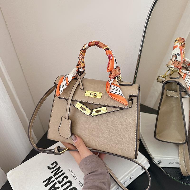 Women's Retro Crossbody Handbag with Versatile Scarf Style