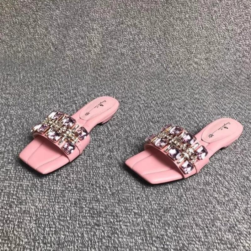 

French temperament rhinestone high sense word with sandals women s 2025 summer new wear versatile thick heel cool slippers 40 розовый