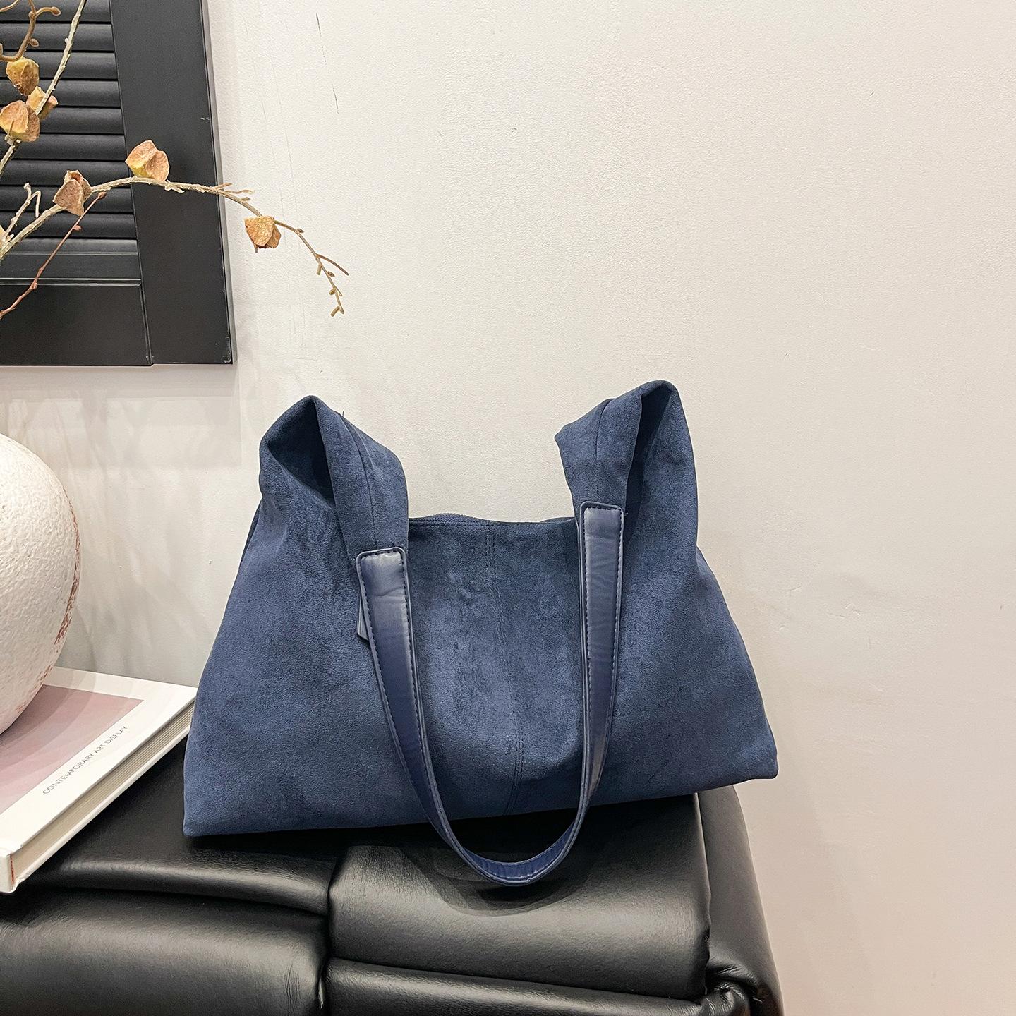 

Retro simple personality casual texture shoulder tote bag 2025 autumn new women s fashion large-capacity bag синій