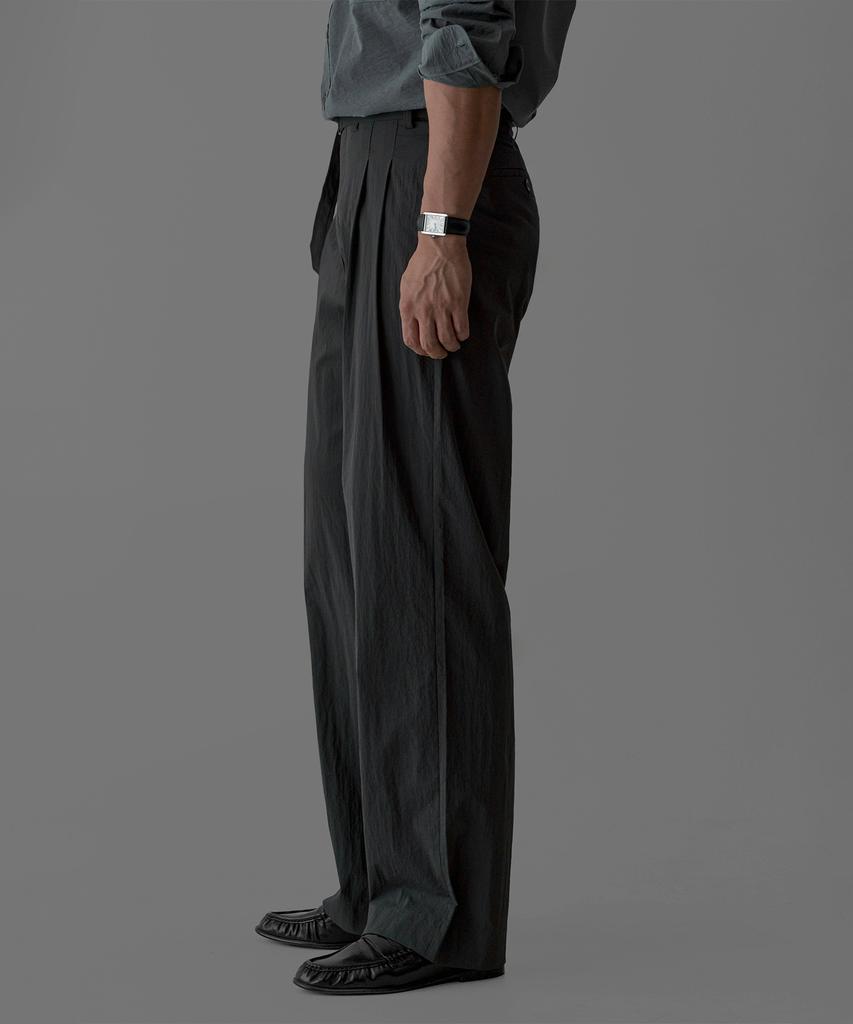 Baulopeulodeogteu Aerie Belted Double-Pleat Pants [Charcoal]