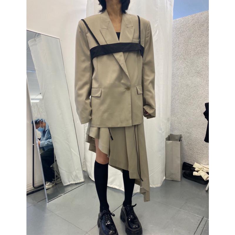

[Clearance, No Refunds] Retro Suspender Suit with Asymmetrical Pleated Skirt Medium