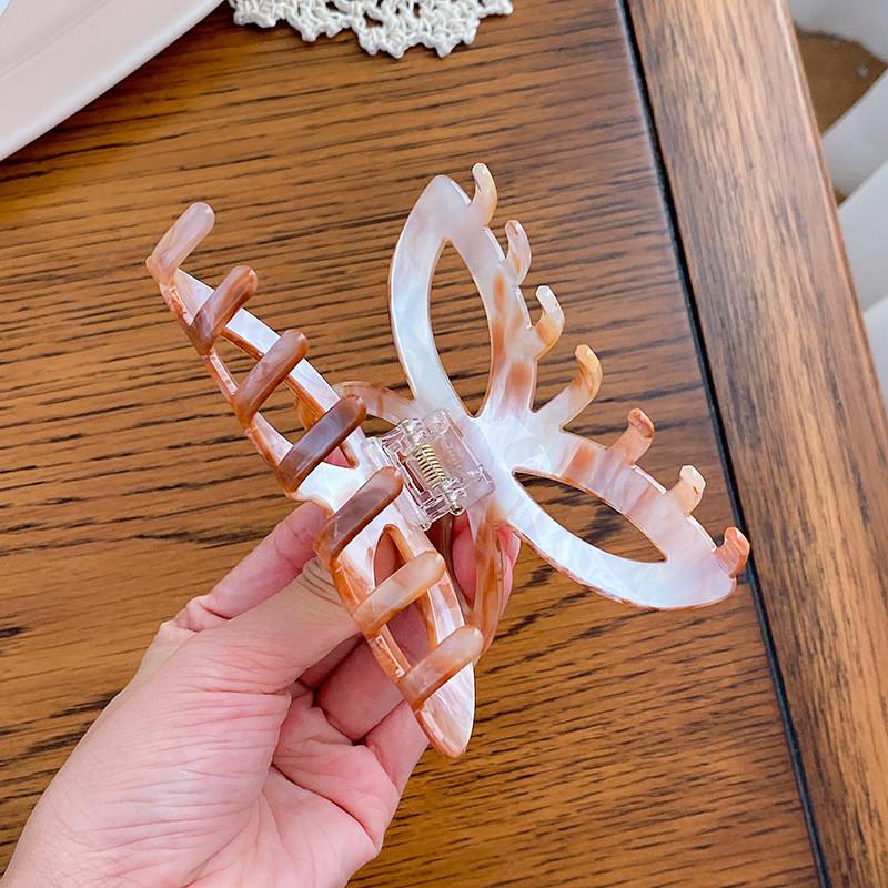 Trendy Acrylic Hair Claw Clip In Beautiful Candy Colors Ideal For Fashionable Women