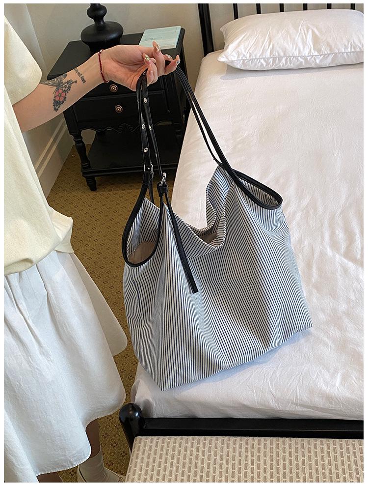 Women's Striped Tote Bag - Versatile, Lightweight, Large Capacity Handbag for Commuting and Shopping
