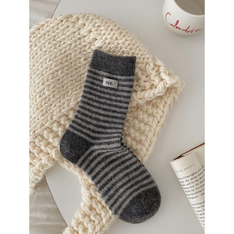 Winter and Autumn Thick and Warm Grey-colored Bow-knitted Wool Socks for Women, Striped Fabric Label, Without Bones, Mid-calf Length Socks