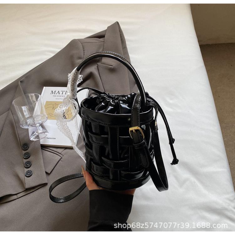 2025 Spring and Summer New Woven Niche Hand Basket Fashionable Versatile Single Shoulder Crossbody Premium Sense Commuter Bucket Bag