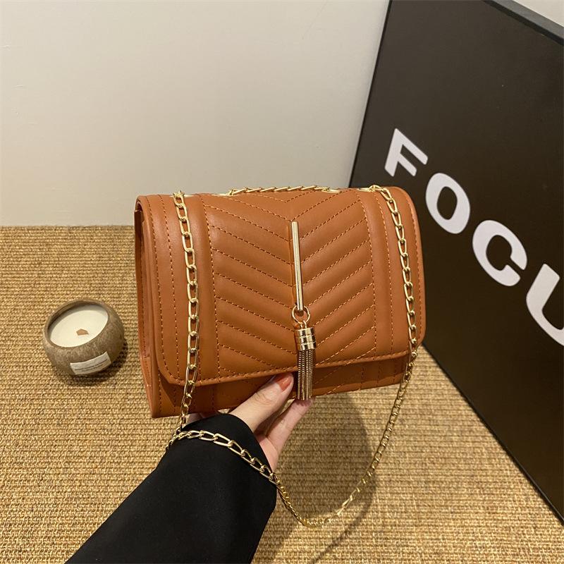 

Корейська версія жіночої сумки на ланцюжку, нова весняна мода 2024 року, невелика квадратна сумка, популярна цього року сумка з пензликом на одне плече і косий розмір коричневий