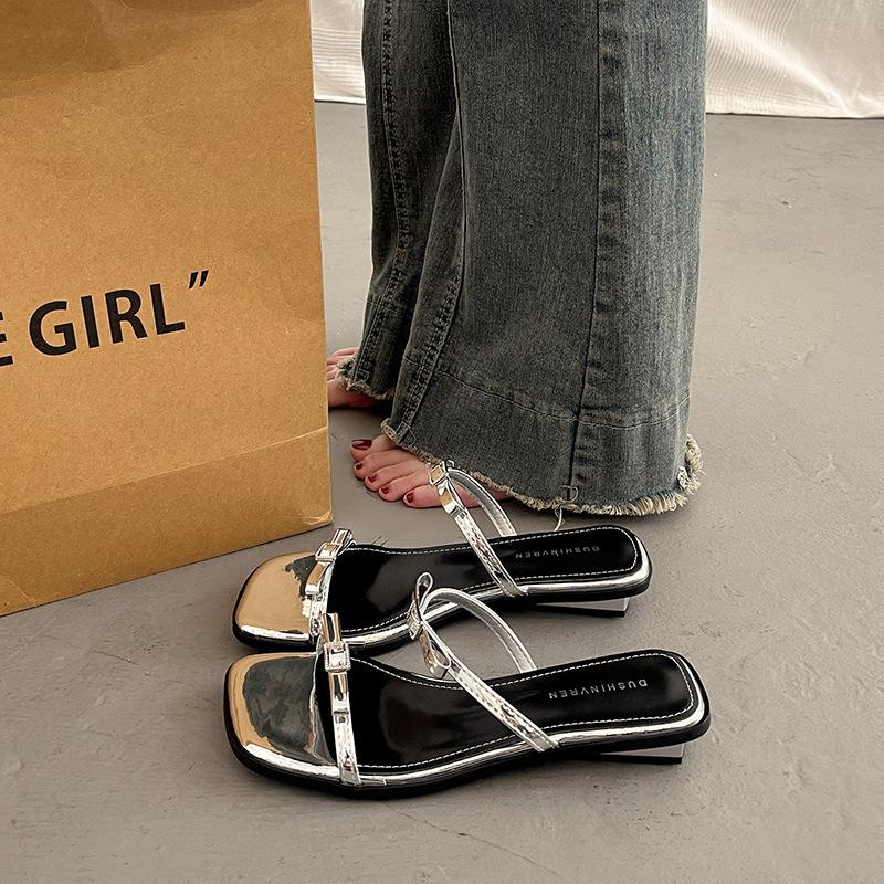 Beautiful temperament cool slippers women's summer high sense outer wear fashionable new go out flat silver slippers