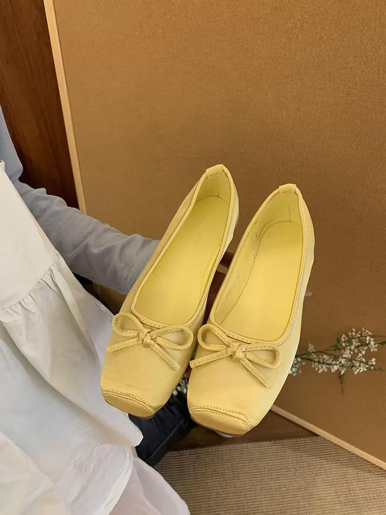 Xiaoxiangfeng Korean Version Bow Light Low Heel Single Shoes Women's Spring and Summer 2025 New Velvet Square Head Doudou Shoes