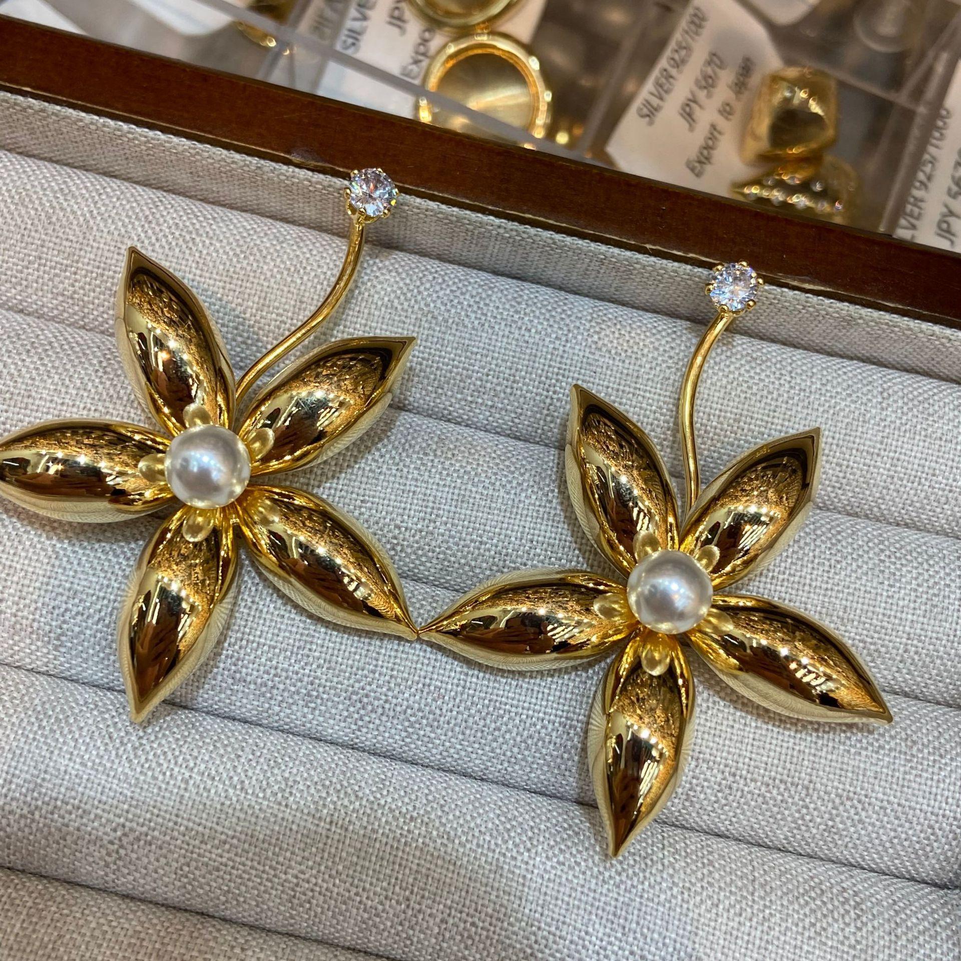 Retro French Exaggerated Temperament High Sense Metal Flower Pearl Earrings Niche Design Simple Versatile Earrings Tide