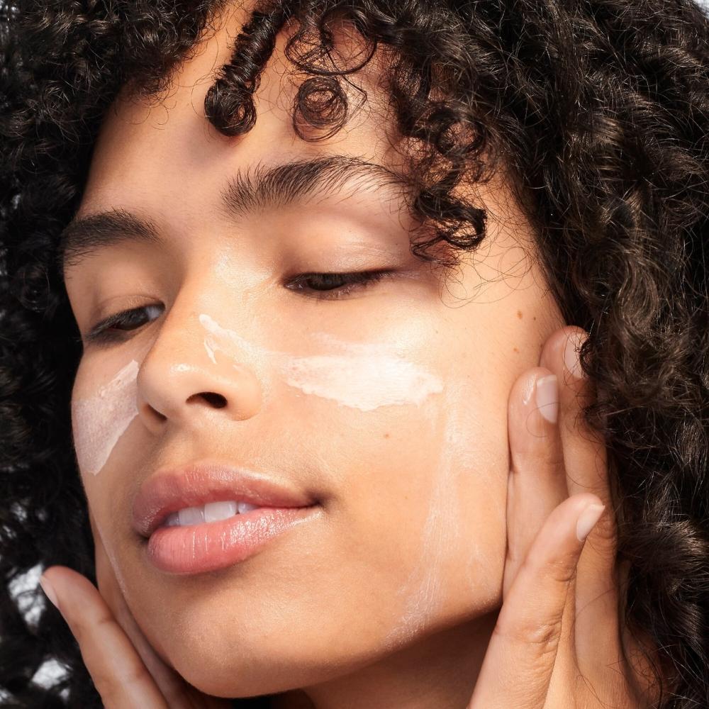 Clinique Moisture Surge  Broad Spectrum Spf 28 Sheer Hydrator Moisturizer