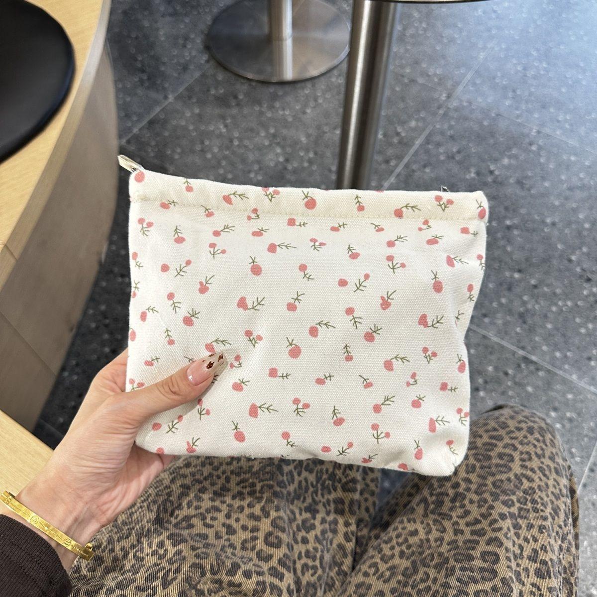 

Милая маленькая холщовая косметичка с цветочным принтом, женская простая портативная сумочка большой вместимости для средств по уходу за кожей