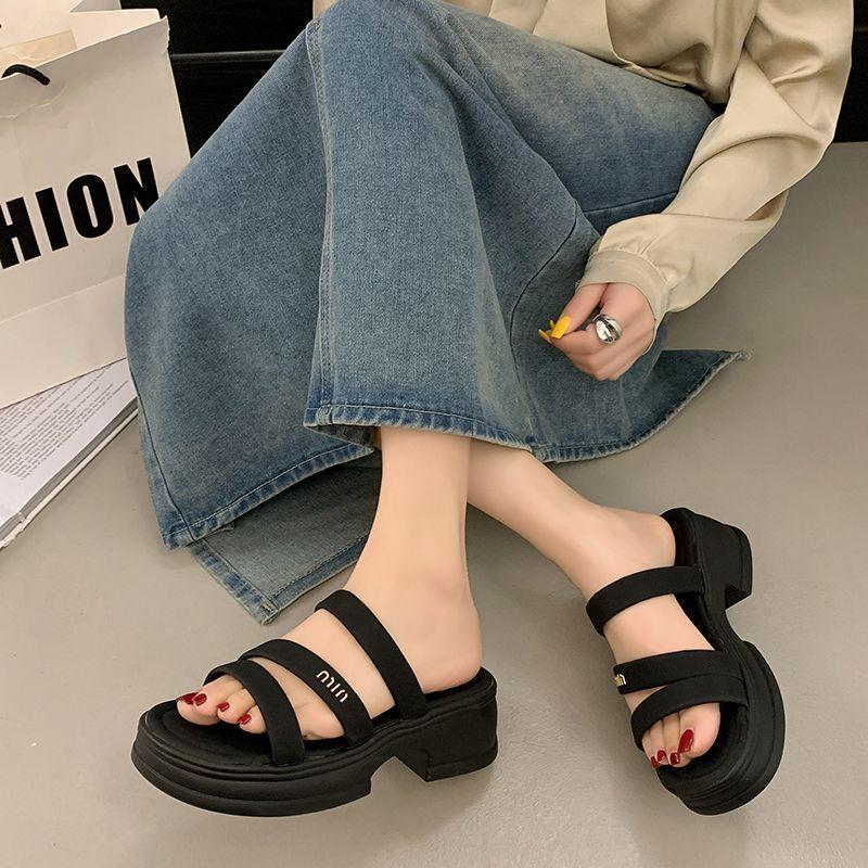 Thick bottom non-slip Internet celebrity super fire cool slippers women's summer wear 2025 new one-word cool slippers premium sense light luxury