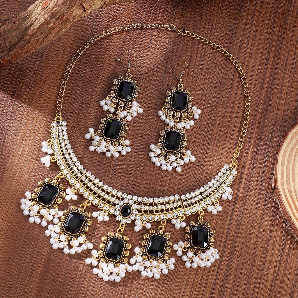 European Bohemian Necklace & Earrings Set: Retro, Ethnic Style Chain with Exaggerated Personality.