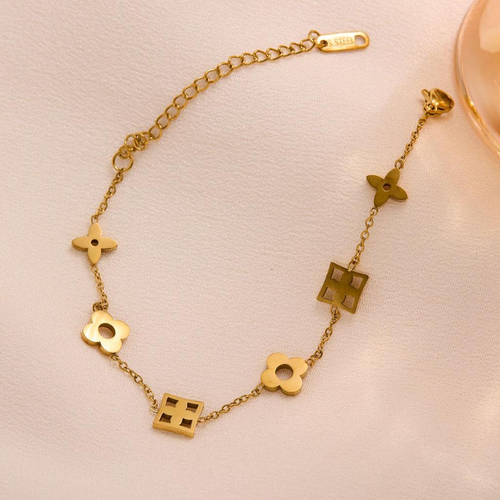 Classic Retro Four-Leaf Clover Titanium Steel Bracelet Female Light Luxury Ins Hundred With 18k Flower Hand Jewelry