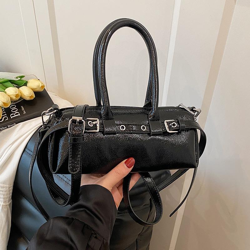 New Portable Temperament Casual Shoulder Messenger Bag Baguette Bag Fashion Sense Spring and Summer Niche Handbag